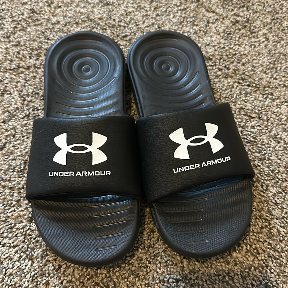 Under armour boys size 2 slides